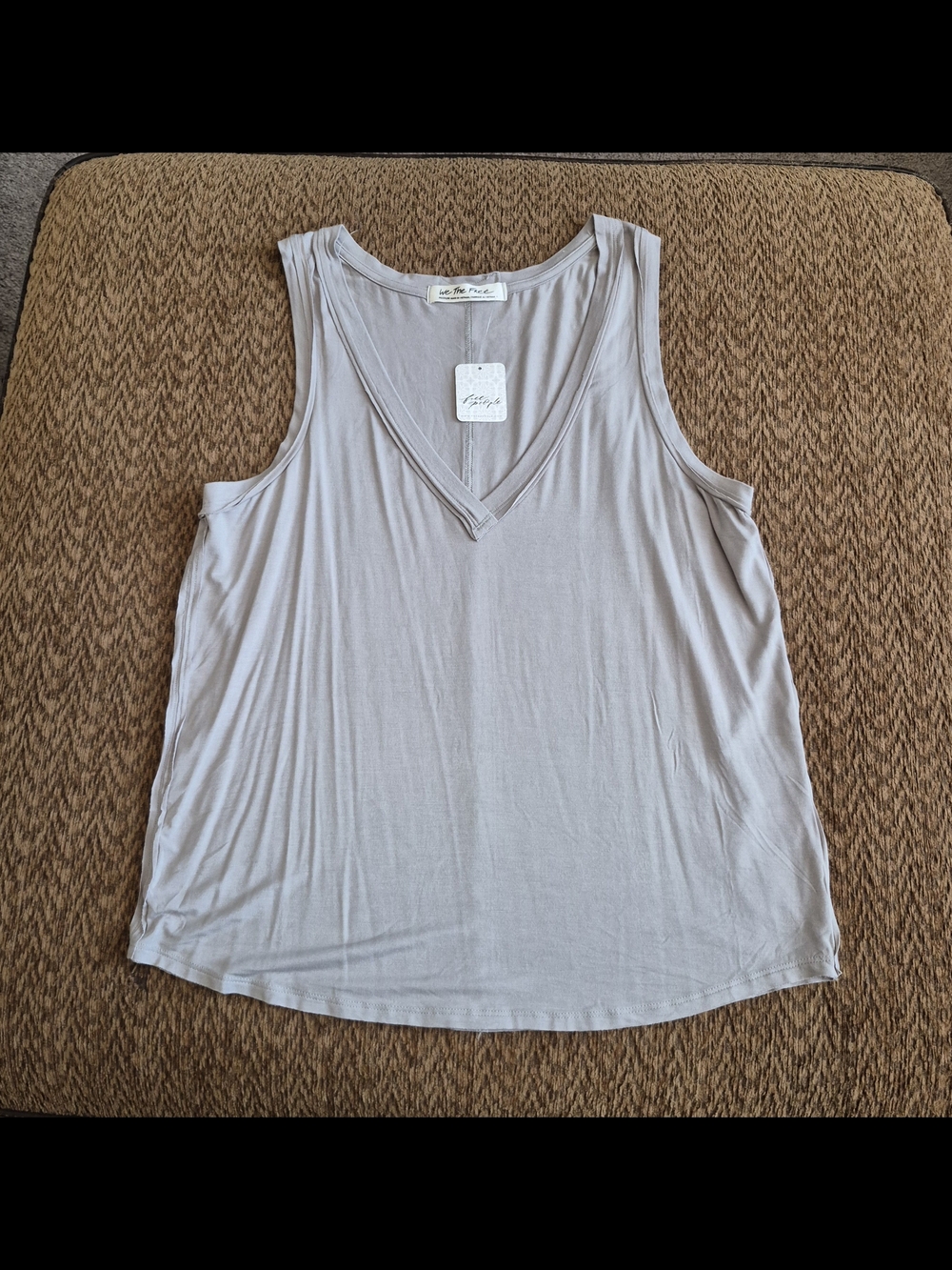 URBAN OUTFITTERS - Free PEOPLE Light Gray V-Neck Sleeveless Tank Top